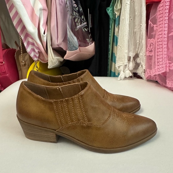 Frye and Co. Saddle Tan Clogs Size 6 - Picture 3 of 10